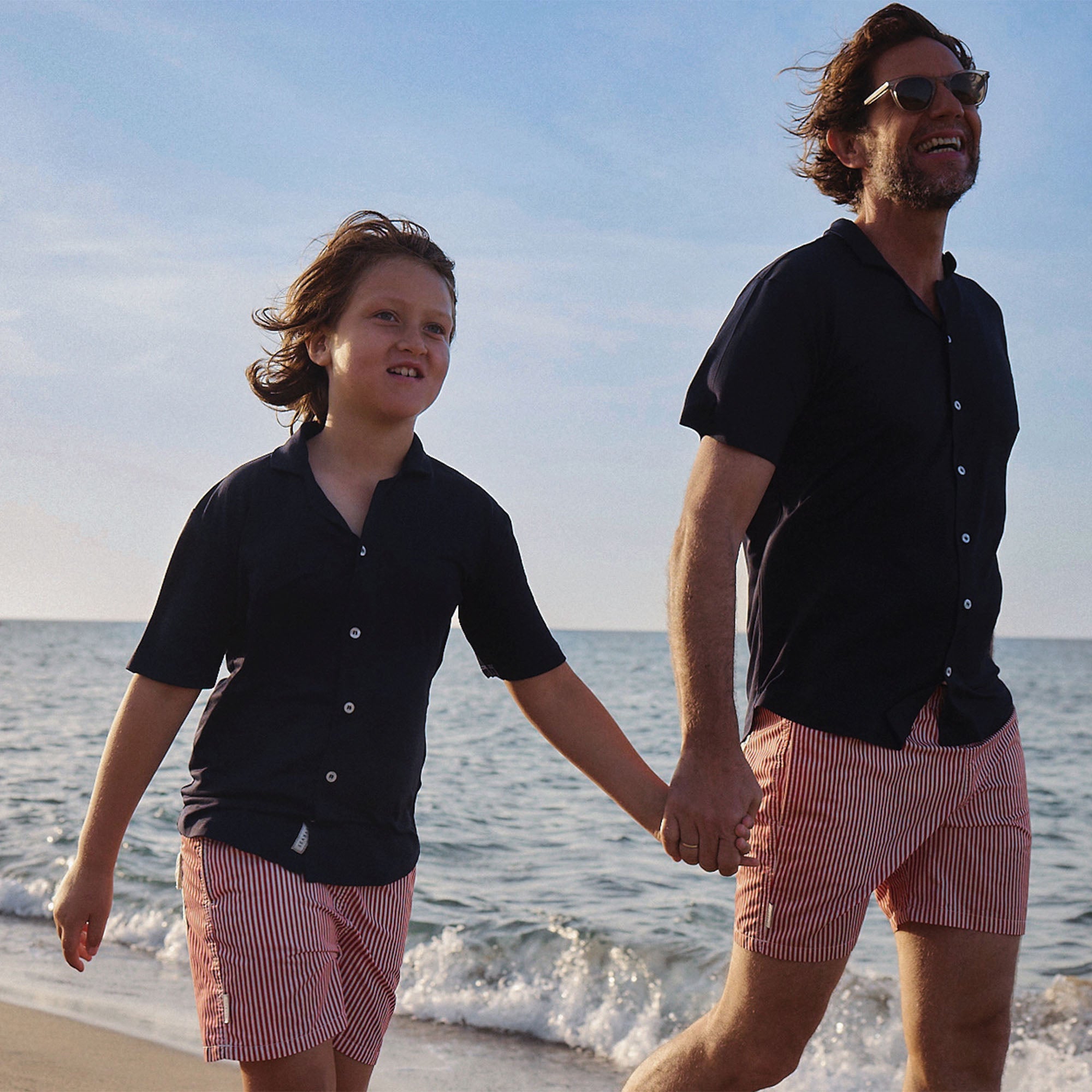 Jungs UV Badeshort Venice - Rote Streifen