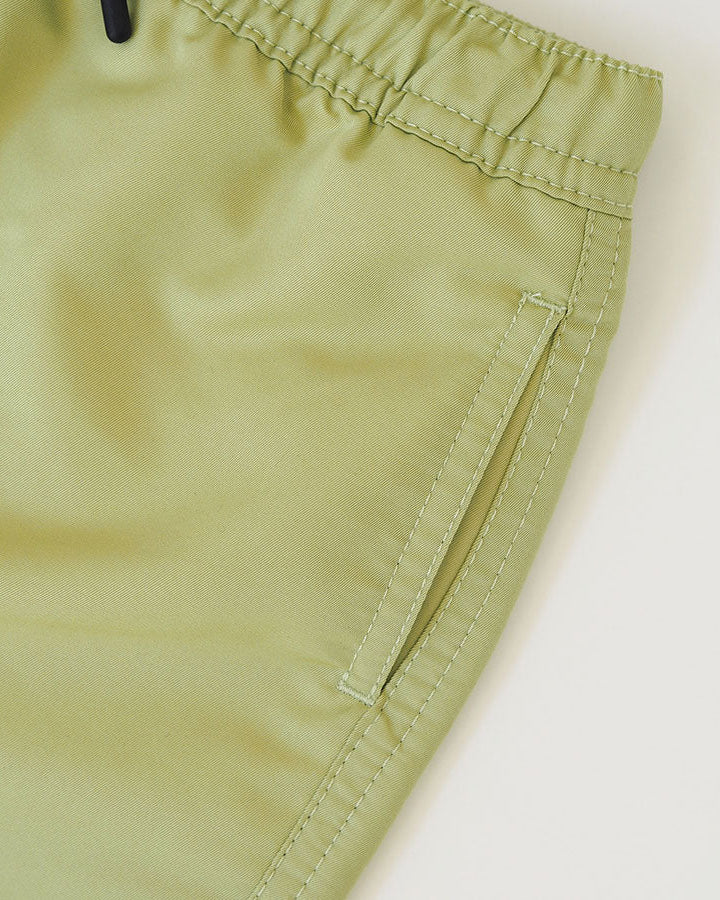 Jungs UV Badeshort Pistazie Grün - einfarbig